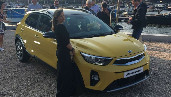 Kia Stonic, prova su strada del crossover urbano compatto - Foto 4 di 11