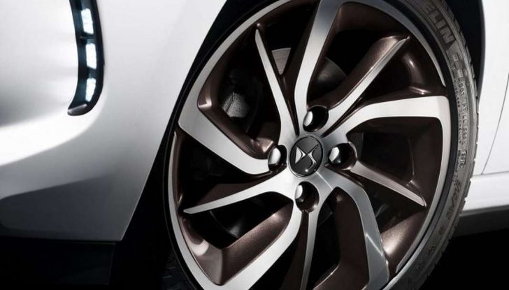 Nuova DS3 Cabrio test su strada, motori e dati tecnici - Foto 5 di 11