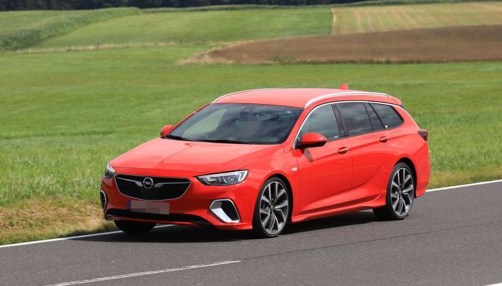 Opel Insignia GSi Sports Tourer, informazioni sulla station wagon sportiva - Foto 23 di 29