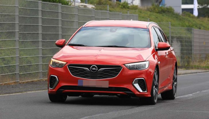 Opel Insignia GSi Sports Tourer, informazioni sulla station wagon sportiva - Foto 4 di 29