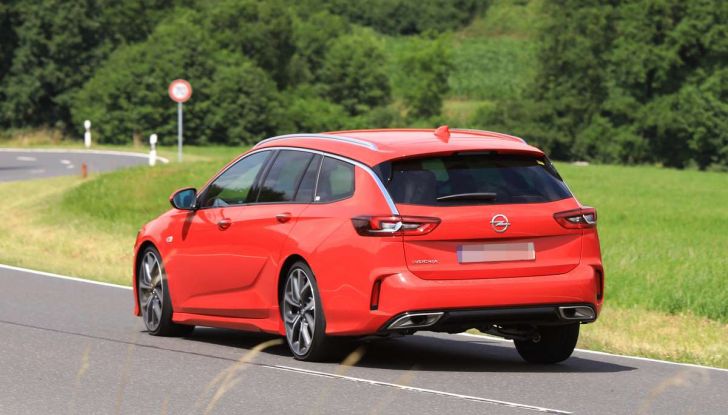 Opel Insignia GSi Sports Tourer, informazioni sulla station wagon sportiva - Foto 19 di 29