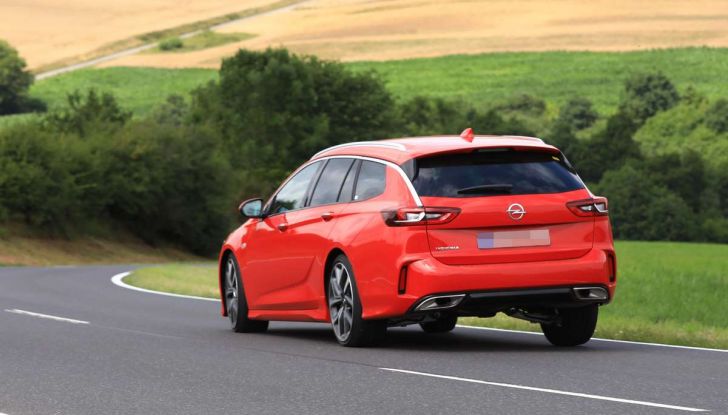 Opel Insignia GSi Sports Tourer, informazioni sulla station wagon sportiva - Foto 14 di 29
