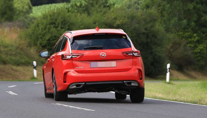 Opel Insignia GSi Sports Tourer, informazioni sulla station wagon sportiva - Foto 24 di 29