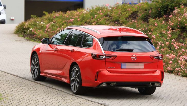 Opel Insignia GSi Sports Tourer, informazioni sulla station wagon sportiva - Foto 3 di 29