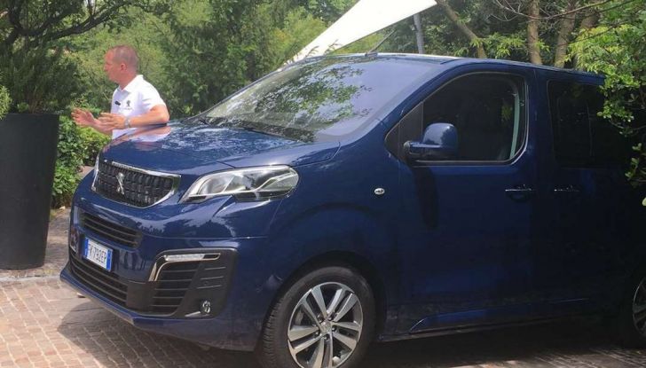 Peugeot Traveller, prova su strada e dati tecnici del multivan - Foto 7 di 13