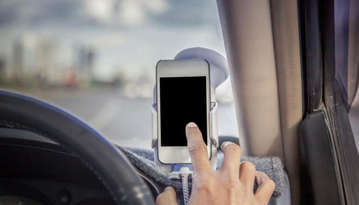 Navigatore e autoradio distraggono chi si trova alla guida di un’auto? - Foto 4 di 9
