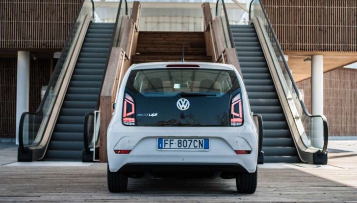 Volkswagen eco up! provata su strada la più ecologica citycar a metano - Foto 25 di 49