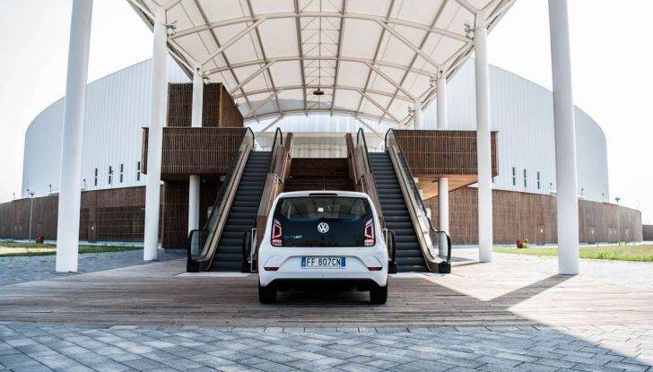 Volkswagen eco up! provata su strada la più ecologica citycar a metano - Foto 34 di 49