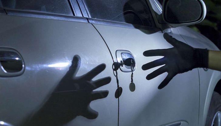 Furti d’auto: più colpi e meno ritrovamenti. Ecco come evitare guai - Foto 6 di 8