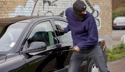Furti d’auto: più colpi e meno ritrovamenti. Ecco come evitare guai
