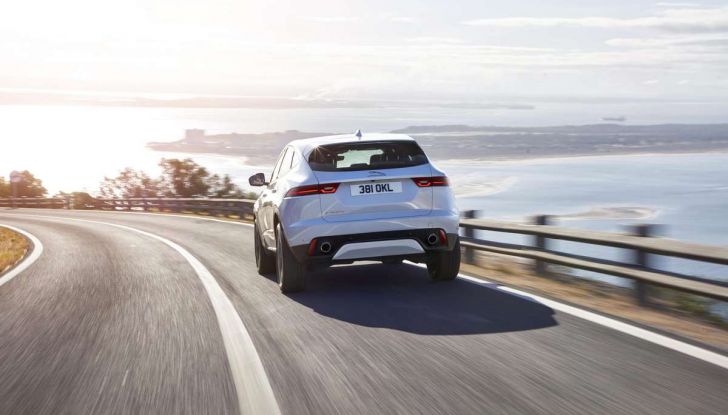 Jaguar E-PACE, il SUV compatto da 36.800 euro - Foto 2 di 5