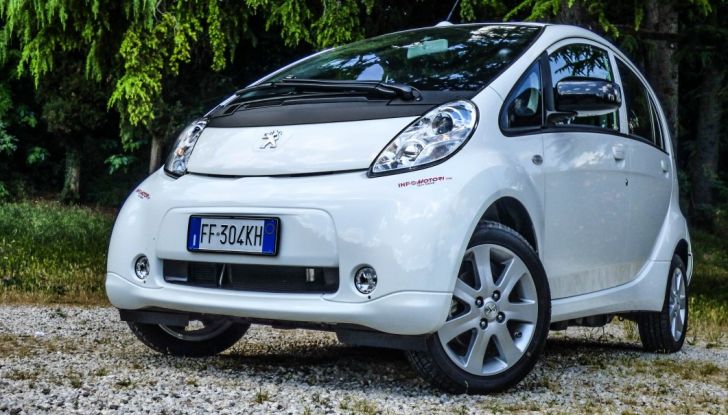Test Peugeot 108 Collection VS Peugeot iON: Elettrica contro Citycar - Foto 5 di 39