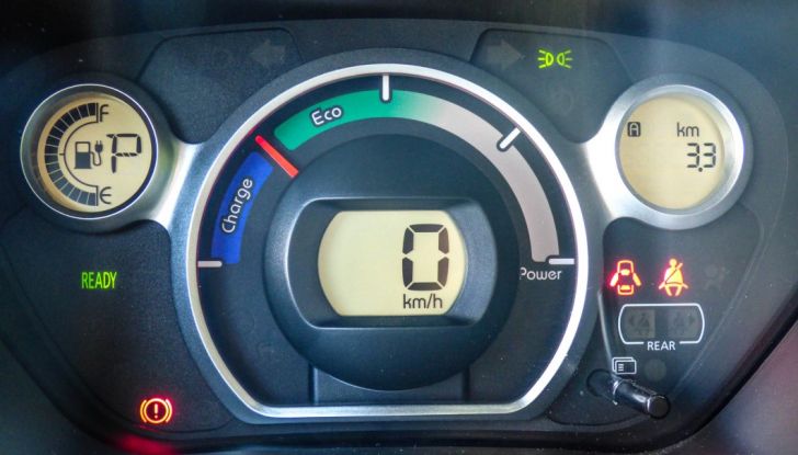 Test Peugeot 108 Collection VS Peugeot iON: Elettrica contro Citycar - Foto 34 di 39