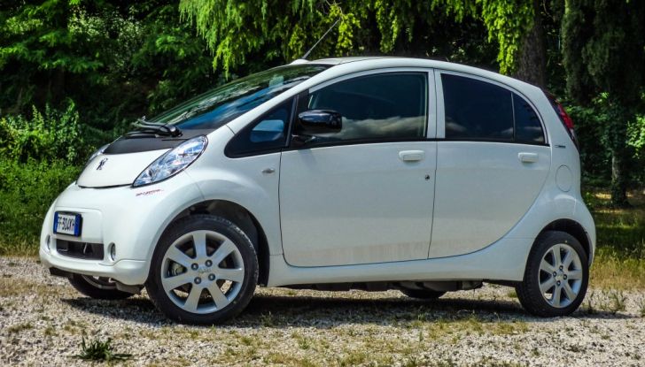 Test Peugeot 108 Collection VS Peugeot iON: Elettrica contro Citycar - Foto 37 di 39