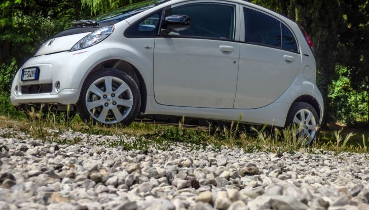 Test Peugeot 108 Collection VS Peugeot iON: Elettrica contro Citycar - Foto 38 di 39