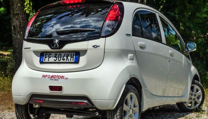 Test Peugeot 108 Collection VS Peugeot iON: Elettrica contro Citycar - Foto 9 di 39