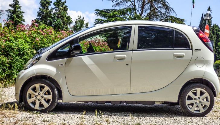 Test Peugeot 108 Collection VS Peugeot iON: Elettrica contro Citycar - Foto 13 di 39