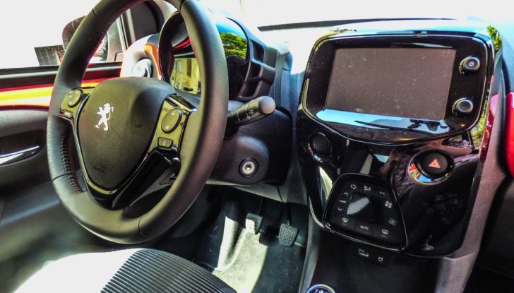 Test Peugeot 108 Collection VS Peugeot iON: Elettrica contro Citycar - Foto 21 di 39