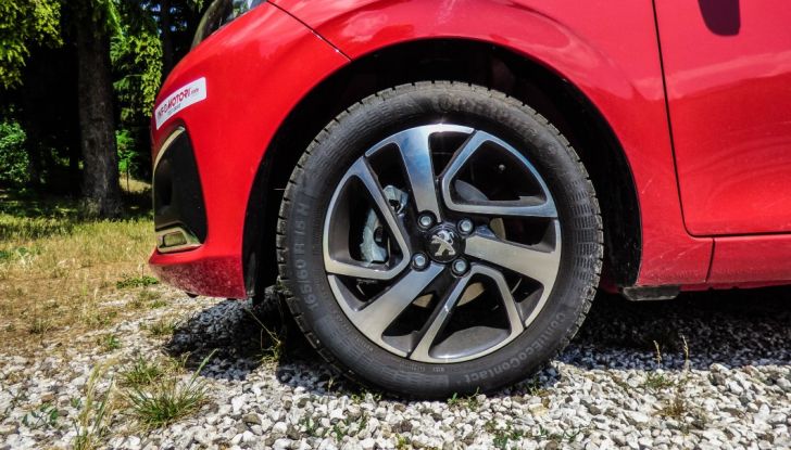 Test Peugeot 108 Collection VS Peugeot iON: Elettrica contro Citycar - Foto 31 di 39