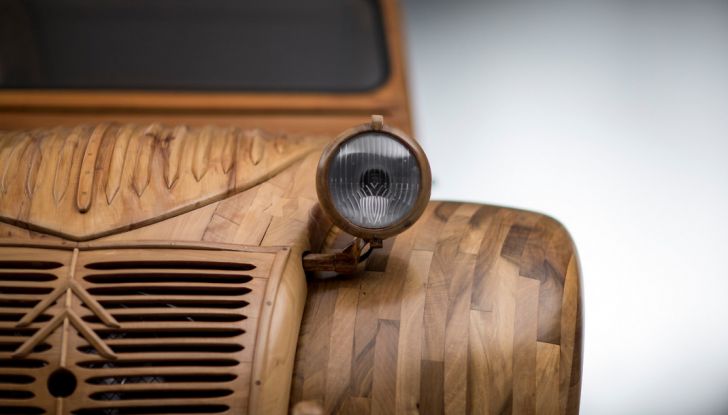 Una Citroën 2CV in scala 1 a 1 interamente in legno: rivive un mito - Foto 1 di 8