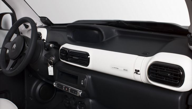 Citroën E-Mehari veste Courrèges per una serie limitata super cool - Foto 2 di 6