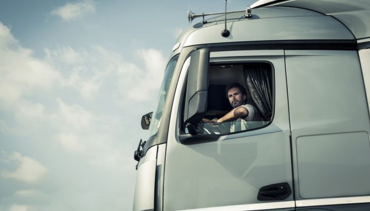 Passaggio di proprietà dei mezzi pesanti: prezzi, tempi e modalità - Foto 2 di 8