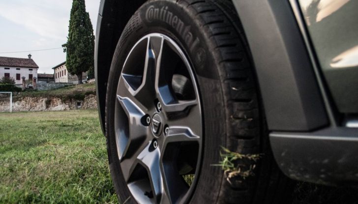 Dacia Sandero Stepway 0.9 TCe 90 CV Brave, prova su strada della versione GPL - Foto 19 di 29