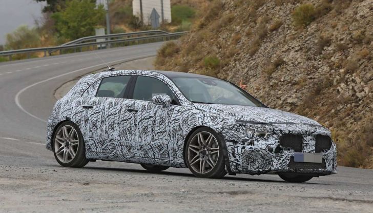 Mercedes-AMG A45 2018, nuovi test della compatta sportiva - Foto 13 di 31