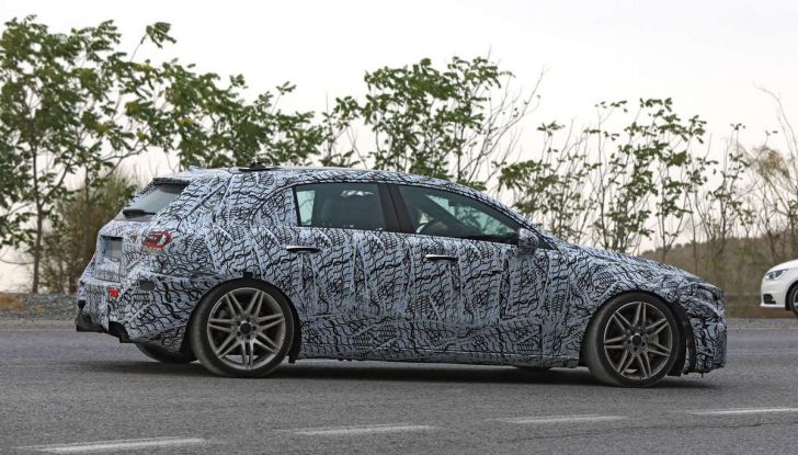 Mercedes-AMG A45 2018, nuovi test della compatta sportiva - Foto 28 di 31