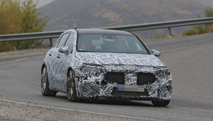 Mercedes-AMG A45 2018, nuovi test della compatta sportiva - Foto 25 di 31