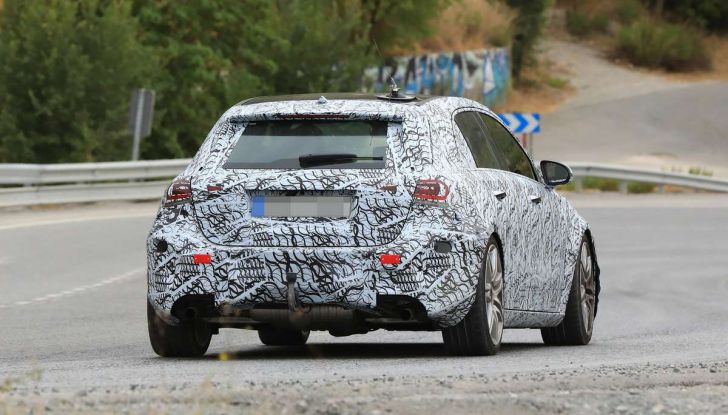 Mercedes-AMG A45 2018, nuovi test della compatta sportiva - Foto 19 di 31