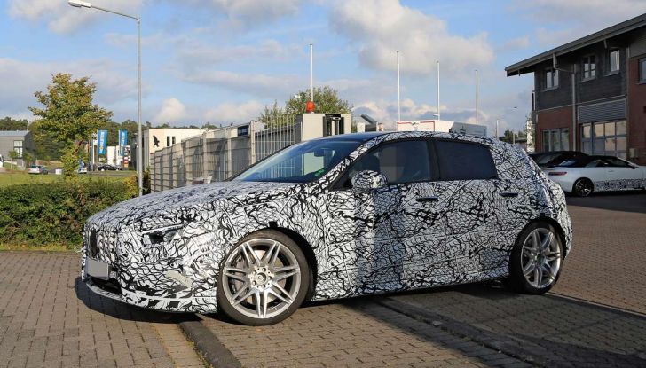 Mercedes-AMG A45 2018, nuovi test della compatta sportiva - Foto 10 di 31
