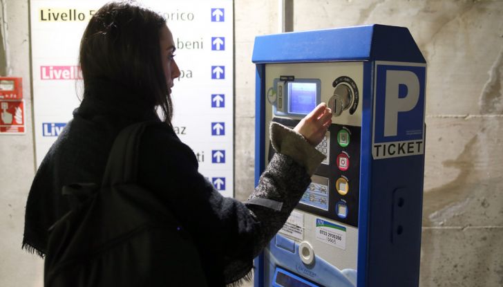 Padova, 28 euro di multa per aver lasciato l’auto aperta - Foto 11 di 11