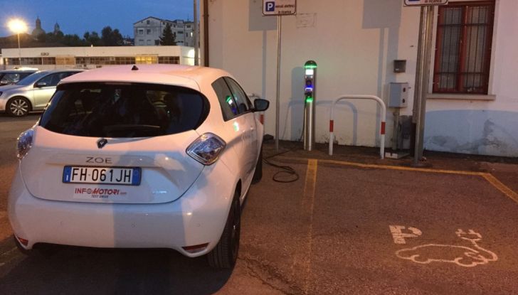 Test Drive Renault Zoe40: 1000 km a zero euro e zero emissioni - Foto 15 di 26