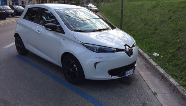 Test Drive Renault Zoe40: 1000 km a zero euro e zero emissioni - Foto 18 di 26