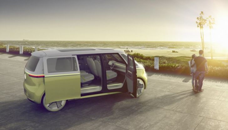Volkswagen presenta I.D. BUZZ: il leggendario furgoncino hippie anni ’70 torna tra noi - Foto 4 di 10