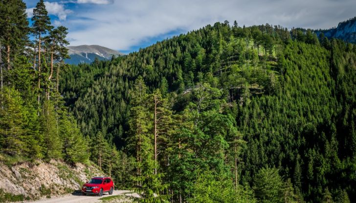 Nissan X-Trail 2018: Prova su strada, opinioni e dati tecnici del SUV 5 o 7 posti - Foto 18 di 36