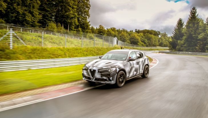 Alfa Romeo Stelvio Quadrifoglio, il SUV più veloce al mondo sul Nurburgring [Video] - Foto 5 di 14