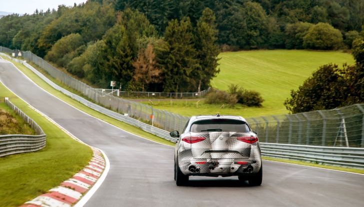 Alfa Romeo Stelvio Quadrifoglio, il SUV più veloce al mondo sul Nurburgring [Video] - Foto 6 di 14
