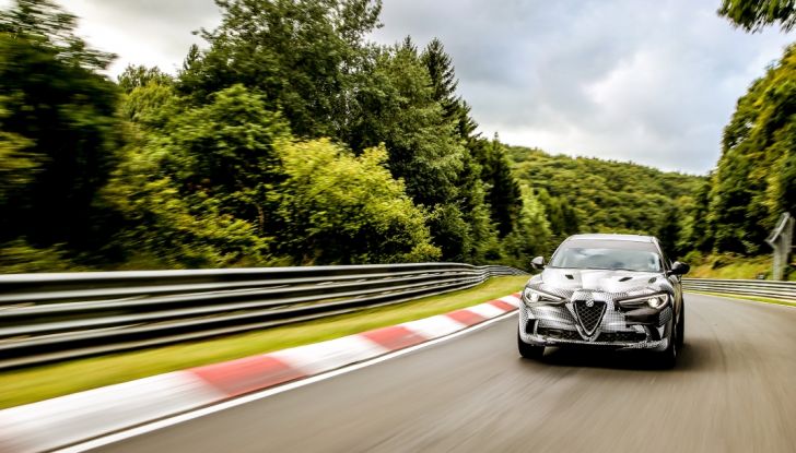 Alfa Romeo Stelvio Quadrifoglio, il SUV più veloce al mondo sul Nurburgring [Video] - Foto 8 di 14