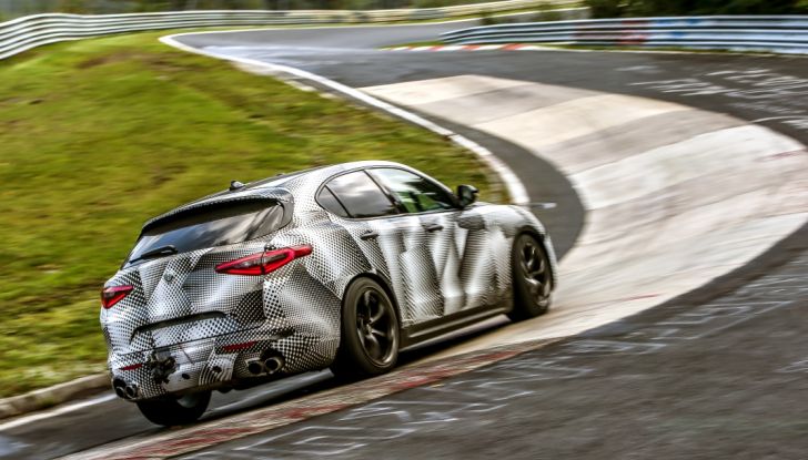 Alfa Romeo Stelvio Quadrifoglio, il SUV più veloce al mondo sul Nurburgring [Video] - Foto 10 di 14