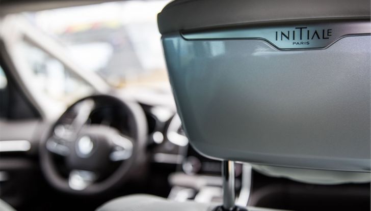 Renault Initiale Paris, la Losanga dallo stile ricercato e chic - Foto 16 di 16