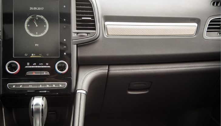 Renault Initiale Paris, la Losanga dallo stile ricercato e chic - Foto 3 di 16