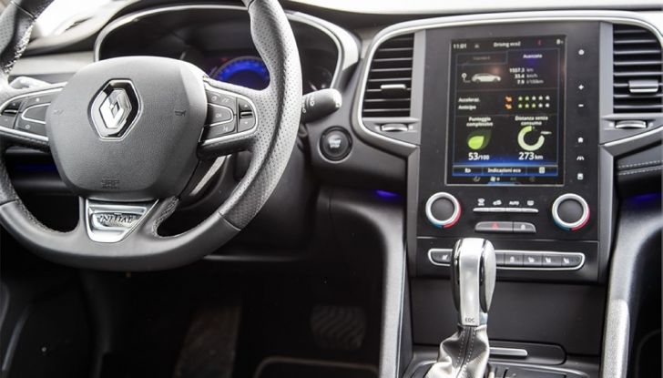 Renault Initiale Paris, la Losanga dallo stile ricercato e chic - Foto 4 di 16