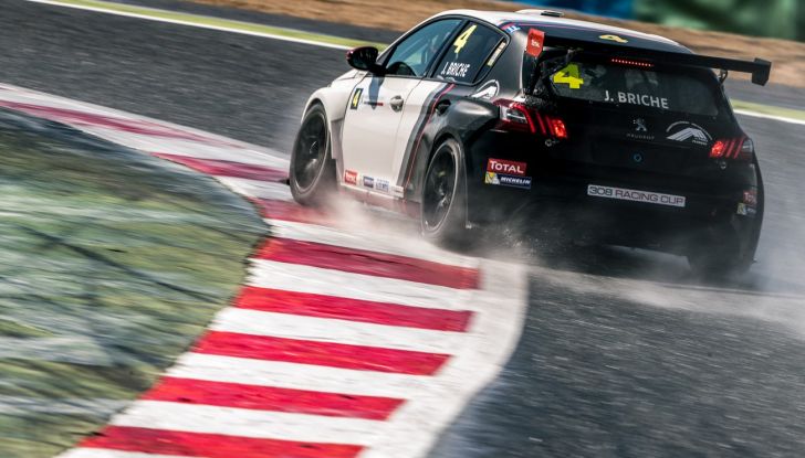Julien Briché fresco vincitore del campionato francese con la Peugeot 308 Racing Cup - Foto 2 di 2