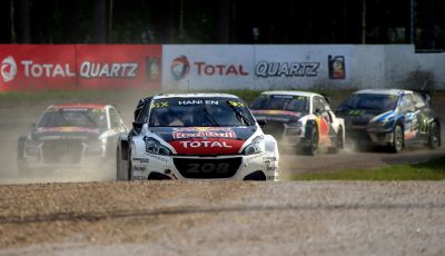 Voce ai piloti del Team peugeot Hansen prima della gara di Estering di Rallycross