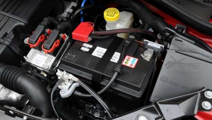 Come testare la batteria auto e controllare la sua carica - Foto 2 di 8