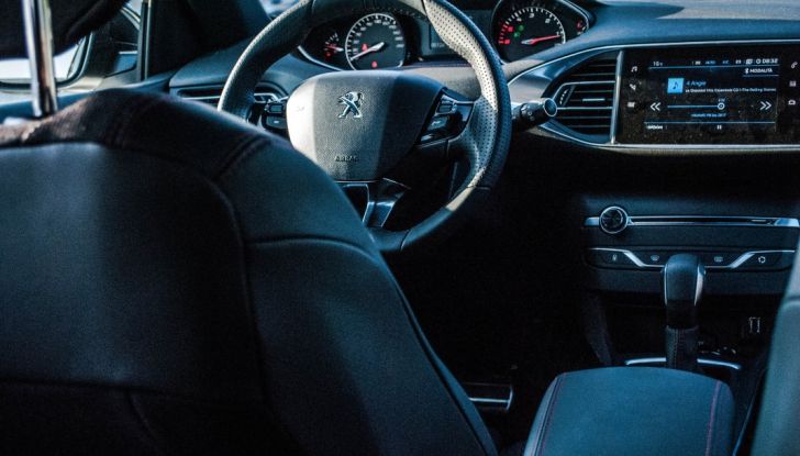 Peugeot 308 SW GT Line 2017: Prova, caratteristiche e prezzi del BlueHDI da 120CV - Foto 21 di 32