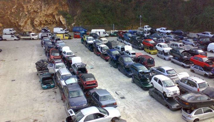 Demolire un’auto: cosa fare e come comportarsi - Foto 4 di 11