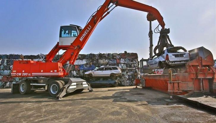 Demolire un’auto: cosa fare e come comportarsi - Foto 5 di 11